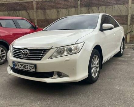 Белый Тойота Камри, объемом двигателя 2.49 л и пробегом 230 тыс. км за 12000 $, фото 1 на Automoto.ua