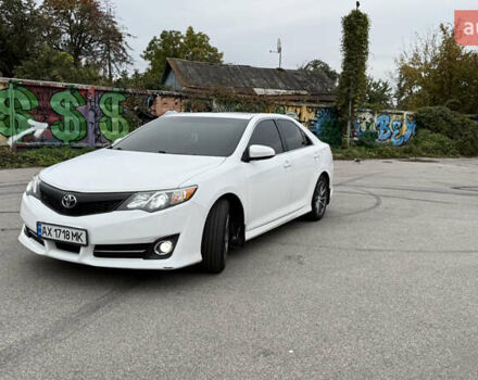 Білий Тойота Камрі, об'ємом двигуна 2.5 л та пробігом 192 тис. км за 12000 $, фото 1 на Automoto.ua