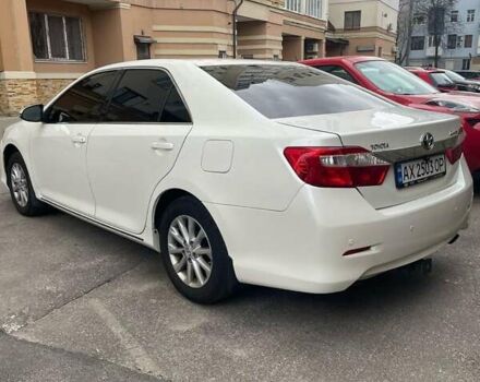 Белый Тойота Камри, объемом двигателя 2.49 л и пробегом 230 тыс. км за 12000 $, фото 2 на Automoto.ua