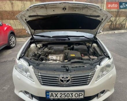 Белый Тойота Камри, объемом двигателя 2.49 л и пробегом 230 тыс. км за 12000 $, фото 4 на Automoto.ua