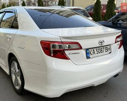 Белый Тойота Камри, объемом двигателя 2.49 л и пробегом 225 тыс. км за 12300 $, фото 3 на Automoto.ua