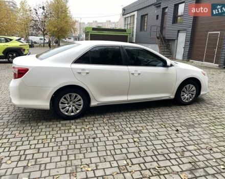 Белый Тойота Камри, объемом двигателя 2.5 л и пробегом 188 тыс. км за 10900 $, фото 17 на Automoto.ua