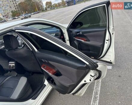 Белый Тойота Камри, объемом двигателя 2.5 л и пробегом 248 тыс. км за 12650 $, фото 8 на Automoto.ua