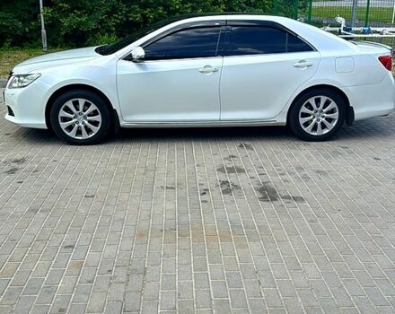 Білий Тойота Камрі, об'ємом двигуна 2.5 л та пробігом 166 тис. км за 15000 $, фото 1 на Automoto.ua
