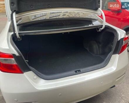 Белый Тойота Камри, объемом двигателя 2.49 л и пробегом 230 тыс. км за 12000 $, фото 3 на Automoto.ua