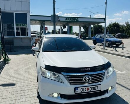 Белый Тойота Камри, объемом двигателя 2.5 л и пробегом 220 тыс. км за 11500 $, фото 2 на Automoto.ua