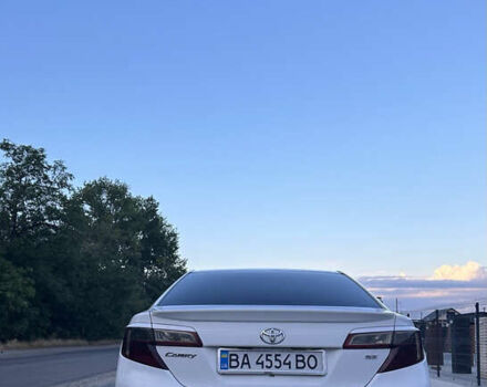 Белый Тойота Камри, объемом двигателя 2.5 л и пробегом 198 тыс. км за 10500 $, фото 6 на Automoto.ua