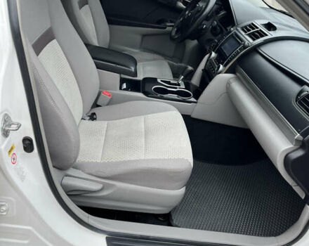 Белый Тойота Камри, объемом двигателя 2.4 л и пробегом 297 тыс. км за 10000 $, фото 24 на Automoto.ua