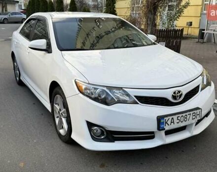 Белый Тойота Камри, объемом двигателя 2.49 л и пробегом 225 тыс. км за 12300 $, фото 2 на Automoto.ua