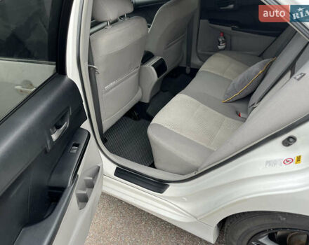 Белый Тойота Камри, объемом двигателя 2.4 л и пробегом 297 тыс. км за 10000 $, фото 19 на Automoto.ua