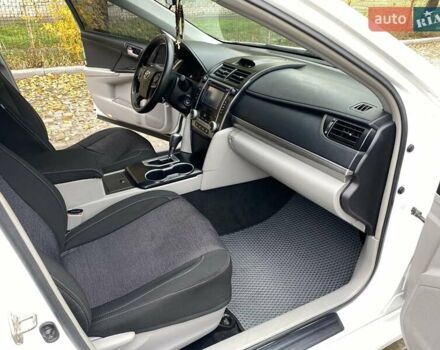 Белый Тойота Камри, объемом двигателя 2.5 л и пробегом 188 тыс. км за 10900 $, фото 26 на Automoto.ua