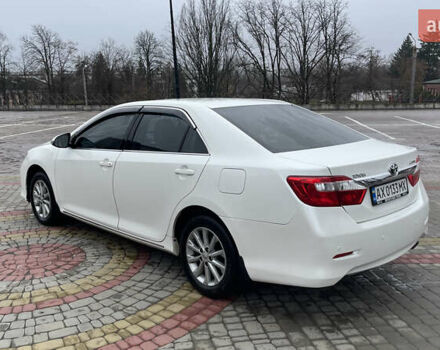 Белый Тойота Камри, объемом двигателя 2.5 л и пробегом 205 тыс. км за 14500 $, фото 2 на Automoto.ua
