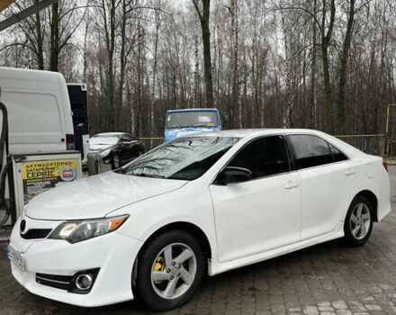 Білий Тойота Камрі, об'ємом двигуна 2.49 л та пробігом 240 тис. км за 9999 $, фото 1 на Automoto.ua