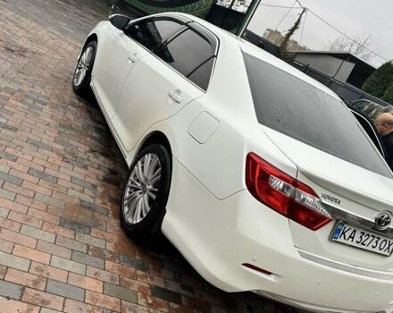 Белый Тойота Камри, объемом двигателя 2.5 л и пробегом 206 тыс. км за 12000 $, фото 1 на Automoto.ua