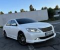Белый Тойота Камри, объемом двигателя 2.5 л и пробегом 255 тыс. км за 14162 $, фото 1 на Automoto.ua