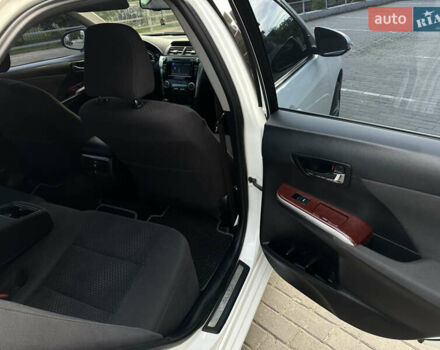 Білий Тойота Камрі, об'ємом двигуна 2.49 л та пробігом 315 тис. км за 12999 $, фото 16 на Automoto.ua