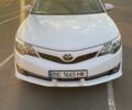 Белый Тойота Камри, объемом двигателя 2.5 л и пробегом 150 тыс. км за 12000 $, фото 1 на Automoto.ua