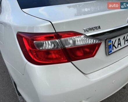 Белый Тойота Камри, объемом двигателя 2.5 л и пробегом 249 тыс. км за 13950 $, фото 11 на Automoto.ua