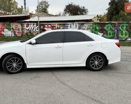 Білий Тойота Камрі, об'ємом двигуна 2.5 л та пробігом 192 тис. км за 12000 $, фото 2 на Automoto.ua