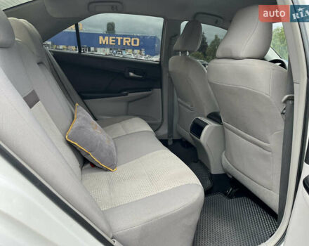 Белый Тойота Камри, объемом двигателя 2.4 л и пробегом 297 тыс. км за 10000 $, фото 22 на Automoto.ua