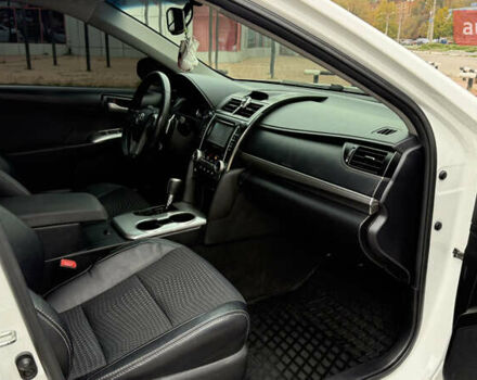 Білий Тойота Камрі, об'ємом двигуна 2.5 л та пробігом 192 тис. км за 12000 $, фото 7 на Automoto.ua