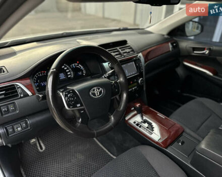 Білий Тойота Камрі, об'ємом двигуна 2.49 л та пробігом 315 тис. км за 12999 $, фото 9 на Automoto.ua