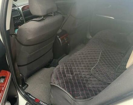 Белый Тойота Камри, объемом двигателя 2.49 л и пробегом 230 тыс. км за 12000 $, фото 5 на Automoto.ua