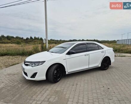 Белый Тойота Камри, объемом двигателя 2.49 л и пробегом 140 тыс. км за 13200 $, фото 1 на Automoto.ua