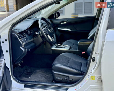 Білий Тойота Камрі, об'ємом двигуна 2.5 л та пробігом 247 тис. км за 10650 $, фото 21 на Automoto.ua