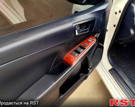 Білий Тойота Камрі, об'ємом двигуна 2.5 л та пробігом 298 тис. км за 13700 $, фото 4 на Automoto.ua