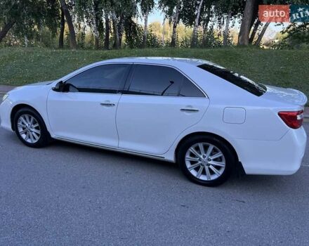 Белый Тойота Камри, объемом двигателя 2.49 л и пробегом 180 тыс. км за 15500 $, фото 4 на Automoto.ua
