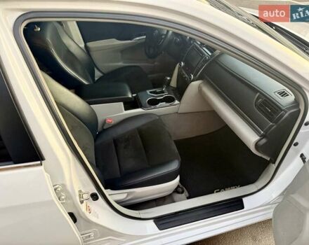 Белый Тойота Камри, объемом двигателя 2.5 л и пробегом 250 тыс. км за 11000 $, фото 14 на Automoto.ua