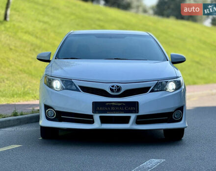 Білий Тойота Камрі, об'ємом двигуна 2.5 л та пробігом 247 тис. км за 10650 $, фото 6 на Automoto.ua