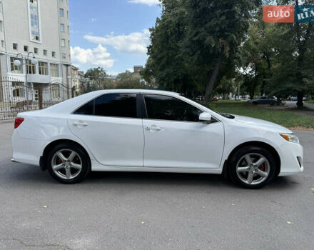 Білий Тойота Камрі, об'ємом двигуна 2.49 л та пробігом 195 тис. км за 10900 $, фото 1 на Automoto.ua