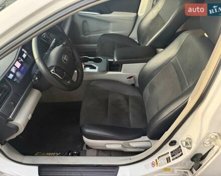 Белый Тойота Камри, объемом двигателя 2.5 л и пробегом 250 тыс. км за 11000 $, фото 10 на Automoto.ua