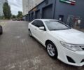 Белый Тойота Камри, объемом двигателя 2.5 л и пробегом 220 тыс. км за 8900 $, фото 1 на Automoto.ua