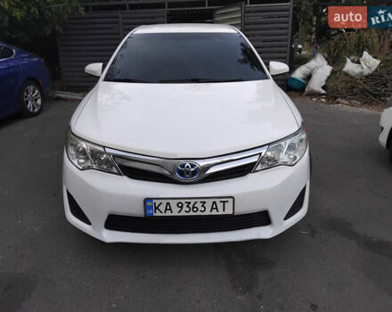Белый Тойота Камри, объемом двигателя 2.49 л и пробегом 295 тыс. км за 12000 $, фото 4 на Automoto.ua