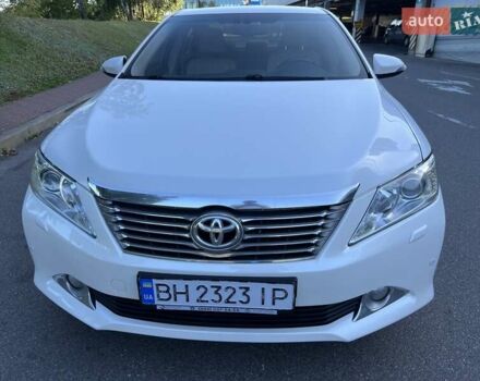 Белый Тойота Камри, объемом двигателя 2.49 л и пробегом 180 тыс. км за 15500 $, фото 2 на Automoto.ua