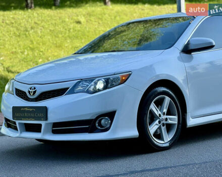 Білий Тойота Камрі, об'ємом двигуна 2.5 л та пробігом 247 тис. км за 10650 $, фото 8 на Automoto.ua