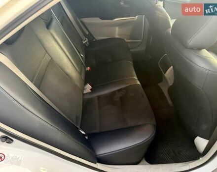 Белый Тойота Камри, объемом двигателя 2.5 л и пробегом 250 тыс. км за 11000 $, фото 16 на Automoto.ua