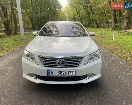 Белый Тойота Камри, объемом двигателя 2.49 л и пробегом 208 тыс. км за 12100 $, фото 1 на Automoto.ua