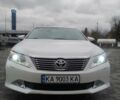 Белый Тойота Камри, объемом двигателя 2.5 л и пробегом 235 тыс. км за 13200 $, фото 1 на Automoto.ua