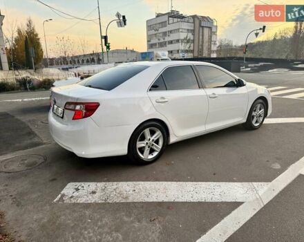 Белый Тойота Камри, объемом двигателя 2.5 л и пробегом 250 тыс. км за 11000 $, фото 5 на Automoto.ua