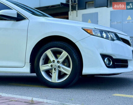 Білий Тойота Камрі, об'ємом двигуна 2.5 л та пробігом 247 тис. км за 10650 $, фото 9 на Automoto.ua