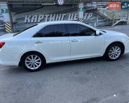 Белый Тойота Камри, объемом двигателя 2.49 л и пробегом 180 тыс. км за 15500 $, фото 5 на Automoto.ua