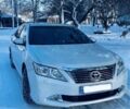 Белый Тойота Камри, объемом двигателя 2.5 л и пробегом 214 тыс. км за 12800 $, фото 1 на Automoto.ua