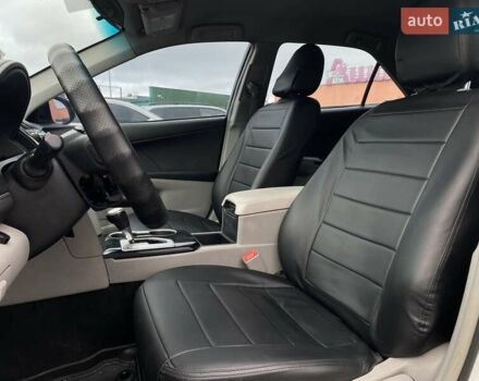 Білий Тойота Камрі, об'ємом двигуна 2.49 л та пробігом 252 тис. км за 8990 $, фото 5 на Automoto.ua