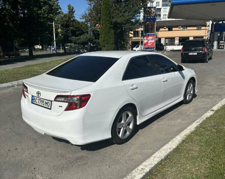 Белый Тойота Камри, объемом двигателя 2.49 л и пробегом 238 тыс. км за 10000 $, фото 7 на Automoto.ua