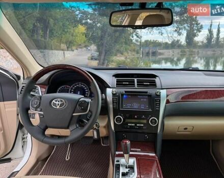 Белый Тойота Камри, объемом двигателя 2.5 л и пробегом 250 тыс. км за 13990 $, фото 7 на Automoto.ua
