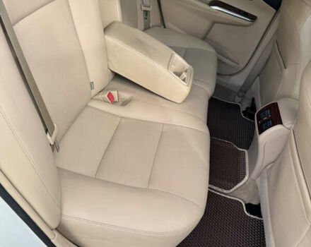 Белый Тойота Камри, объемом двигателя 2.49 л и пробегом 297 тыс. км за 14400 $, фото 5 на Automoto.ua